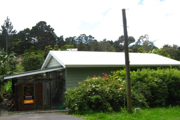 Photo of property in 20a Hobbs Road, Matakatia, Whangaparaoa, 0930
