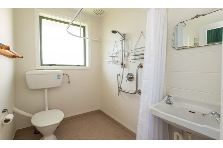 Photo of property in 4/225 Edgeware Road, Edgeware, Christchurch, 8013