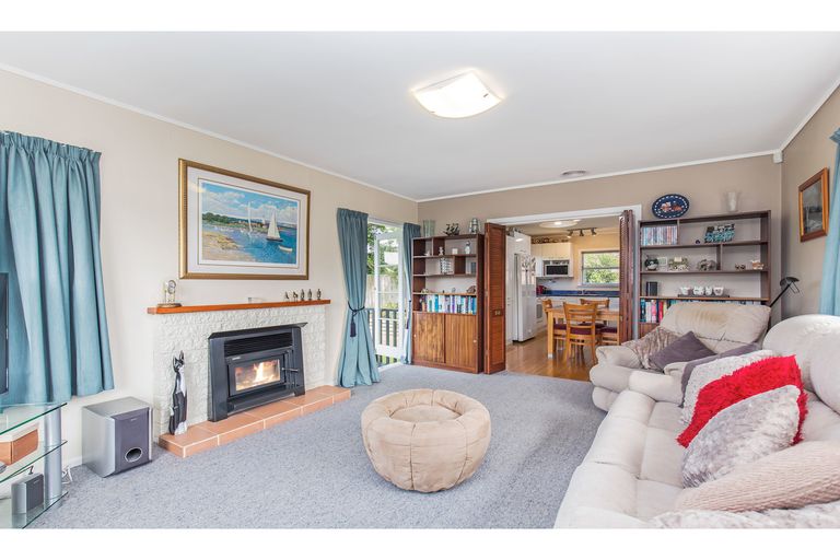 Photo of property in 34 Levesque Street, Birkdale, Auckland, 0626