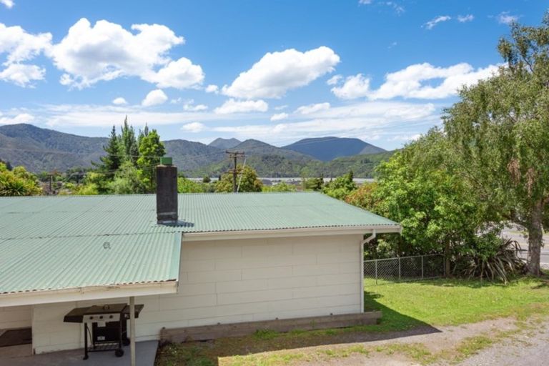 Photo of property in 27 Main Road, Havelock, 7100