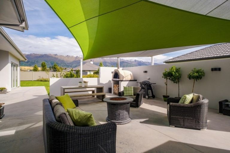 Photo of property in 15 De Bettencor Place, Mount Pisa, Cromwell, 9383