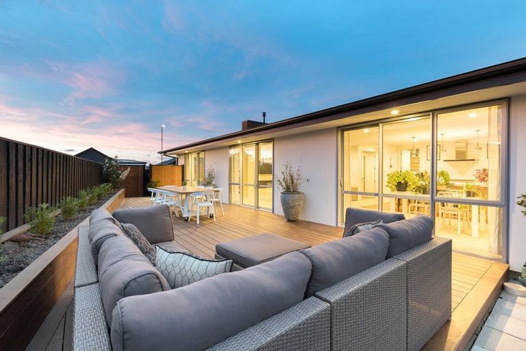 Photo of property in 8 Irvines Track, Halswell, Christchurch, 8025