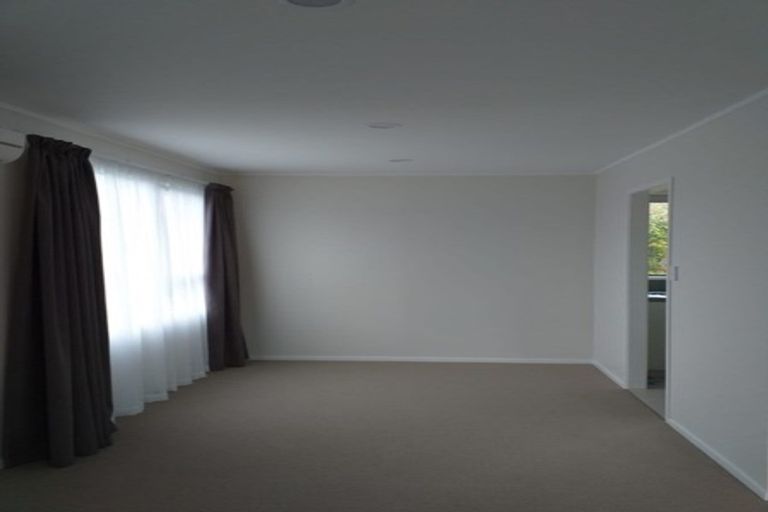 Photo of property in 74 Lynn Road, Bayview, Auckland, 0629