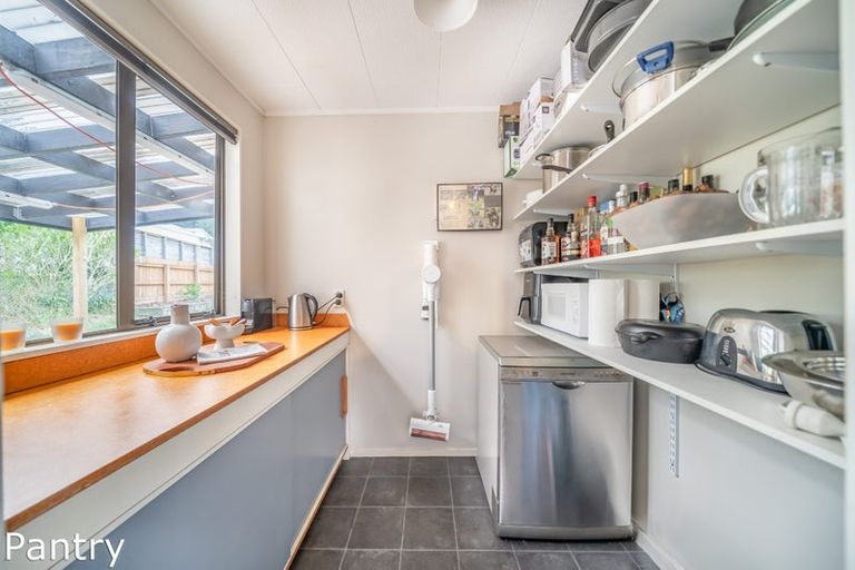 Photo of property in 1 Garth Lane, Maoribank, Upper Hutt, 5018