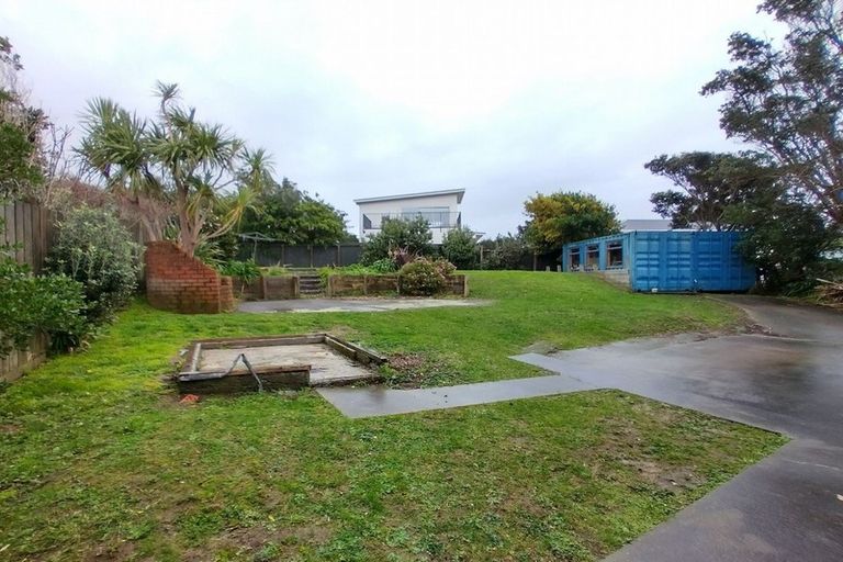 Photo of property in 43 Hiwi Crescent, Titahi Bay, Porirua, 5022