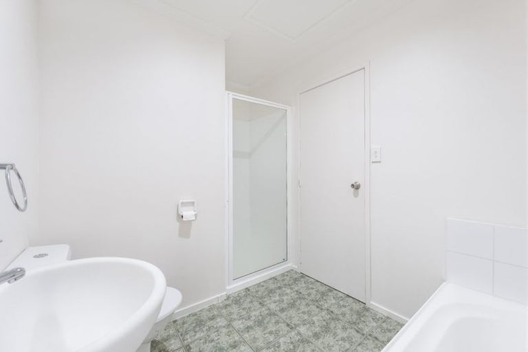Photo of property in 3/4 Keeling Road, Henderson, Auckland, 0612