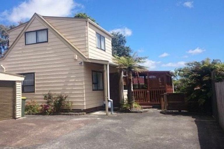 Photo of property in 2/1 Bamboo Grove, Kelston, Auckland, 0602