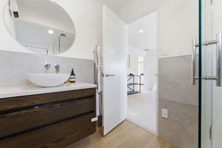 Photo of property in 2/11 Seaview Road, Castor Bay, Auckland, 0620