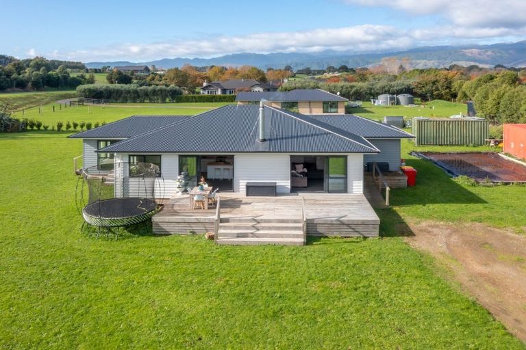 Photo of property in 12 Faydon Close, Ohau, Levin, 5570