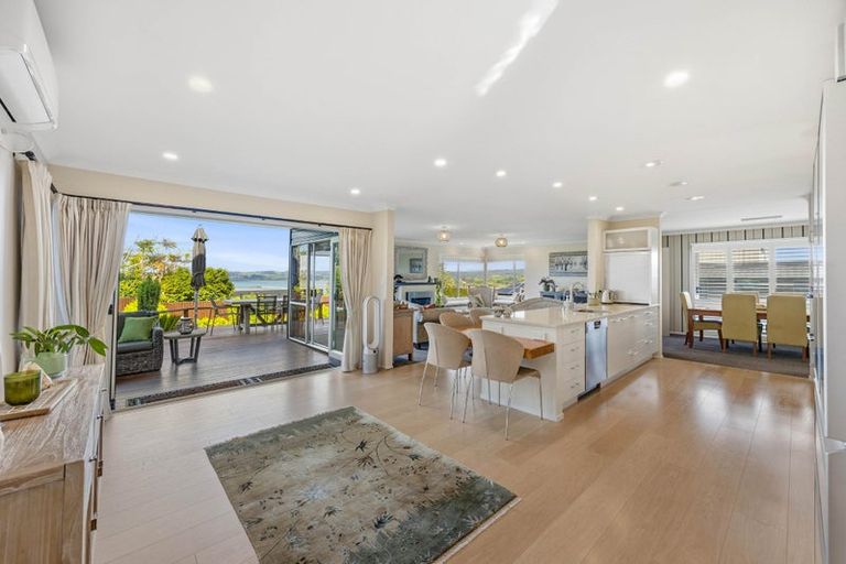 Photo of property in 3 Pounamu Place, Shelly Park, Auckland, 2014