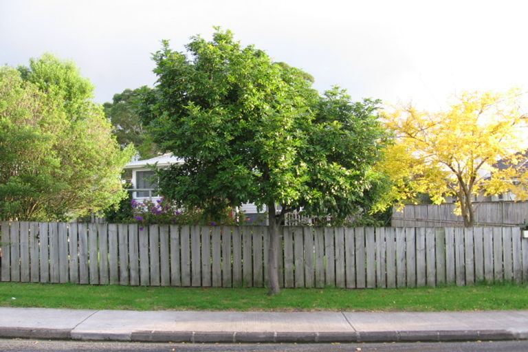 Photo of property in 1/12 Coletta Lane, Te Atatu South, Auckland, 0610