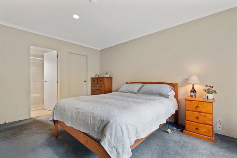 Photo of property in 15 Ernest Shackleton Place, Waiuku, 2123