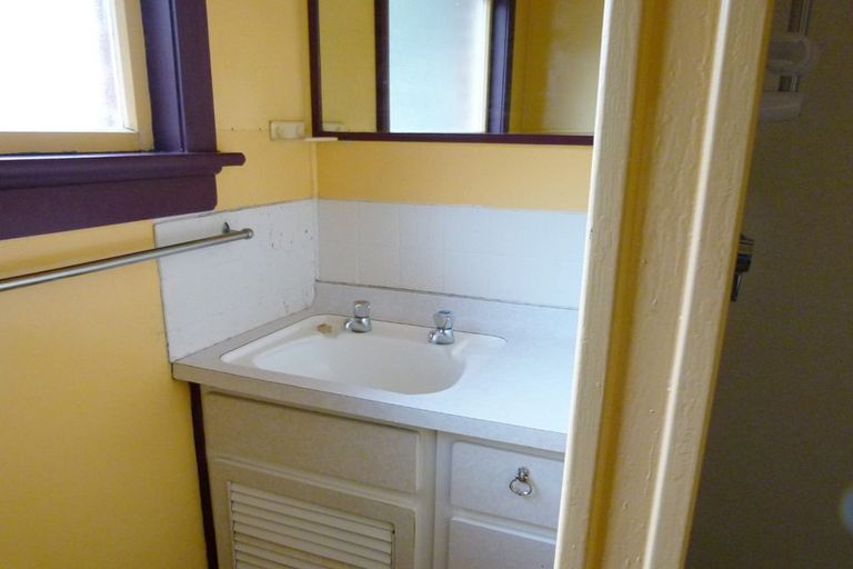 Photo of property in 70 Hocken Street, Kenmure, Dunedin, 9011