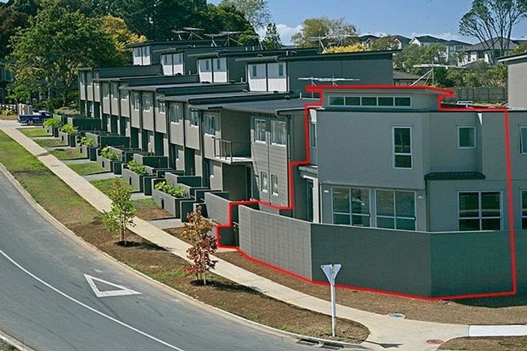 Photo of property in 3/1 Gracechurch Drive, Flat Bush, Auckland, 2016