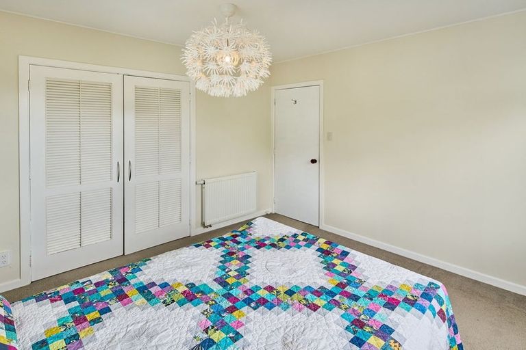 Photo of property in 14 Ardal Grove, Tirohanga, Lower Hutt, 5010