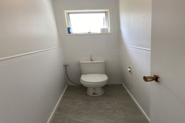 Photo of property in 28 Regency Place, Sunnynook, Auckland, 0632