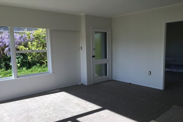 Photo of property in 1/16 Kapiti Place, Sunnynook, Auckland, 0620