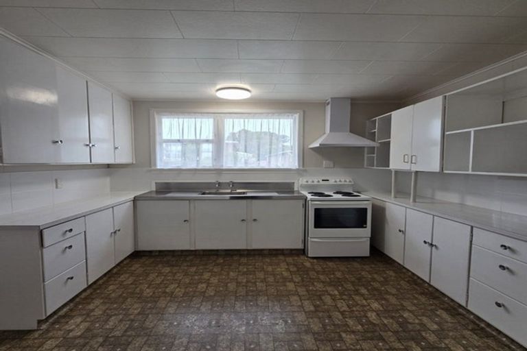 Photo of property in 4 Duke Place, New Plymouth, 4310