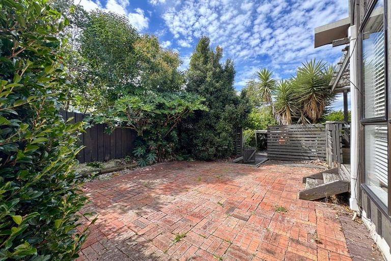 Photo of property in 21 Oreil Avenue, West Harbour, Auckland, 0618