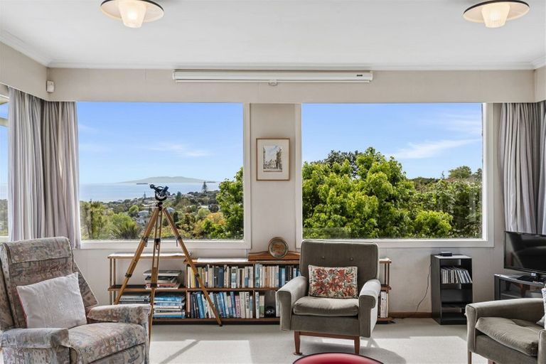 Photo of property in 1 Elizabeth Place, Mairangi Bay, Auckland, 0630