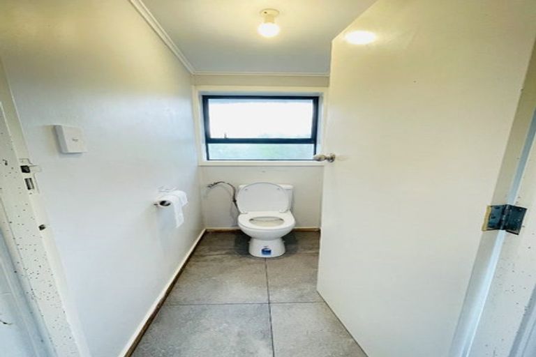 Photo of property in 40 Woodside Road, Massey, Auckland, 0614