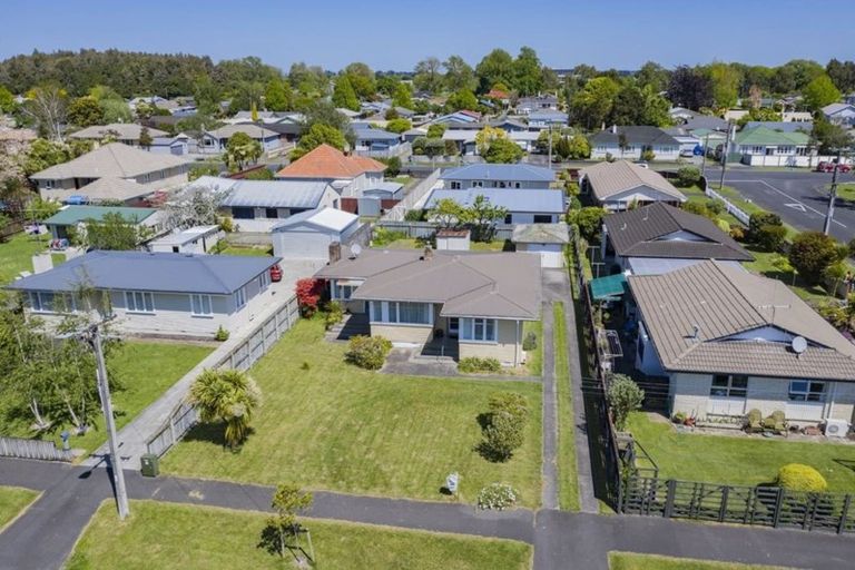 Photo of property in 24 Oxford Street, Fairfield, Hamilton, 3214