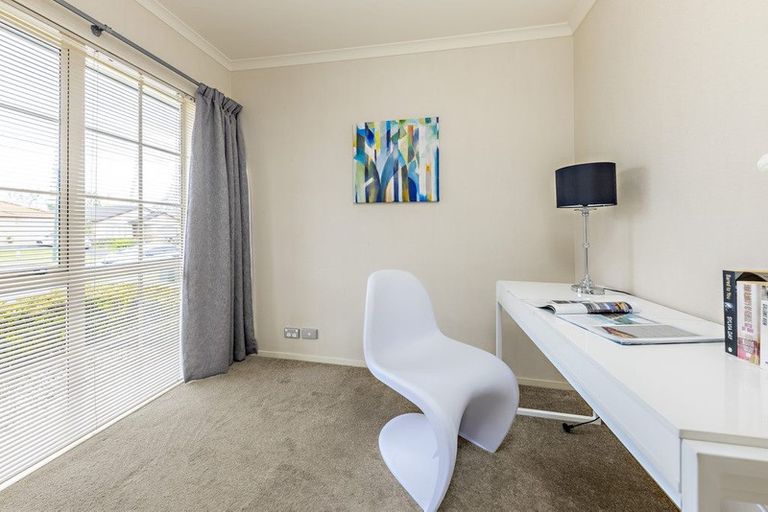 Photo of property in 12 Ironstone Place, Randwick Park, Auckland, 2105