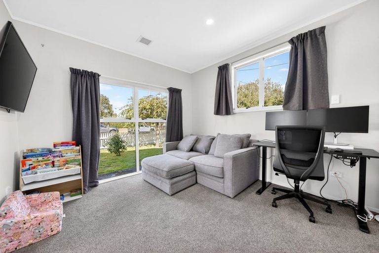 Photo of property in 2 Philip Street, Carterton, 5713