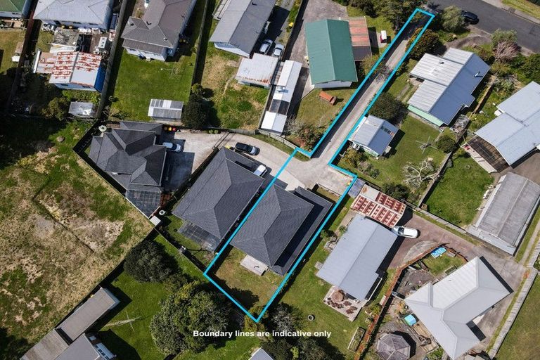 Photo of property in 18a Riverpark Crescent, Henderson, Auckland, 0610