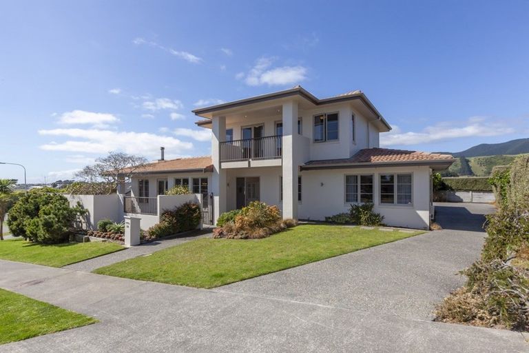 Photo of property in 136 Renown Road, Raumati South, Paraparaumu, 5032