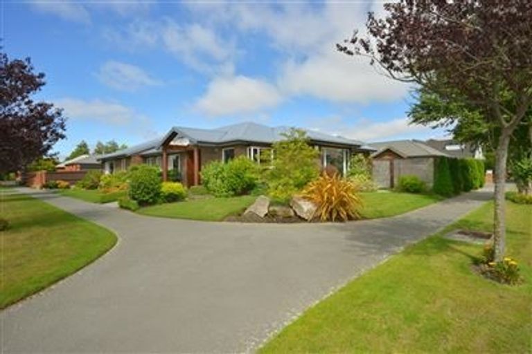 Photo of property in 2 Thoresby Mews, Avonhead, Christchurch, 8042