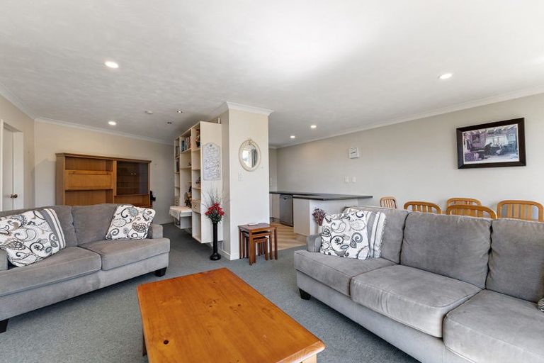 Photo of property in 2/98 Domain Terrace, Spreydon, Christchurch, 8024