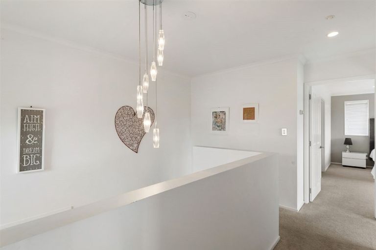 Photo of property in 12 Ilam Lane, Fairview Heights, Auckland, 0632