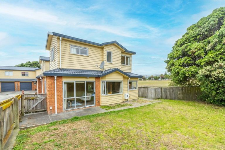 Photo of property in 2 Pohutukawa Grove, Titahi Bay, Porirua, 5022