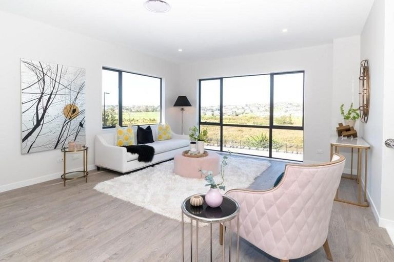 Photo of property in 27 Davey Crescent, Orewa, 0931