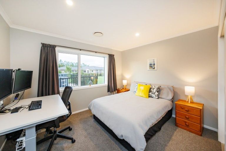 Photo of property in 21 Loveston Lane, Kelvin Grove, Palmerston North, 4470