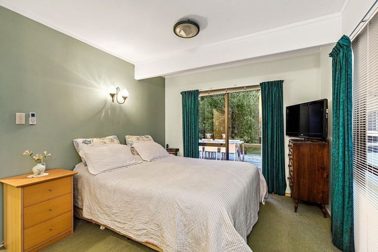 Photo of property in 42 Holyoake Place, Chatswood, Auckland, 0626