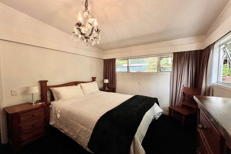 Photo of property in 14 Titirangi Beach Road, Titirangi, Auckland, 0604