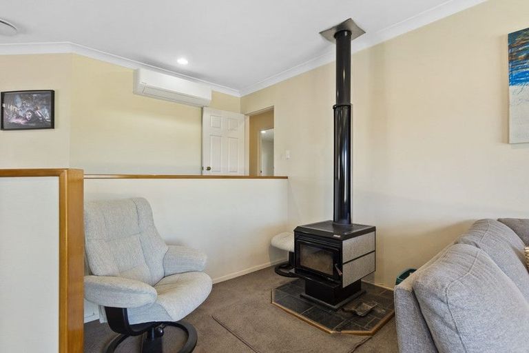 Photo of property in 17 Sunny Dale, Western Heights, Hamilton, 3200