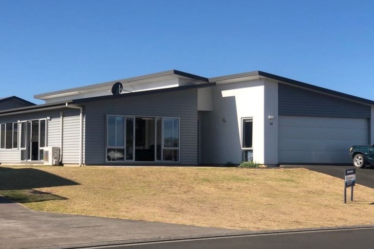 Photo of property in 10 Aquila Drive, Whitianga, 3510