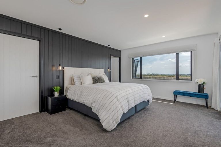 Photo of property in 21 Silicon Way, Fitzherbert, Palmerston North, 4410