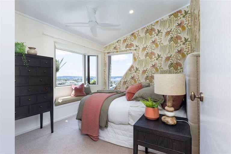 Photo of property in 20 Bernleigh Terrace, West Harbour, Auckland, 0618