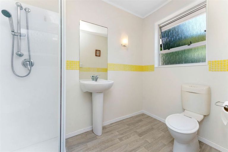 Photo of property in 30 Fleetwood Grove, Waikanae, 5036