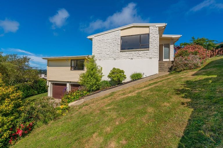 Photo of property in 35 Pioneer Crescent, Helensburgh, Dunedin, 9010