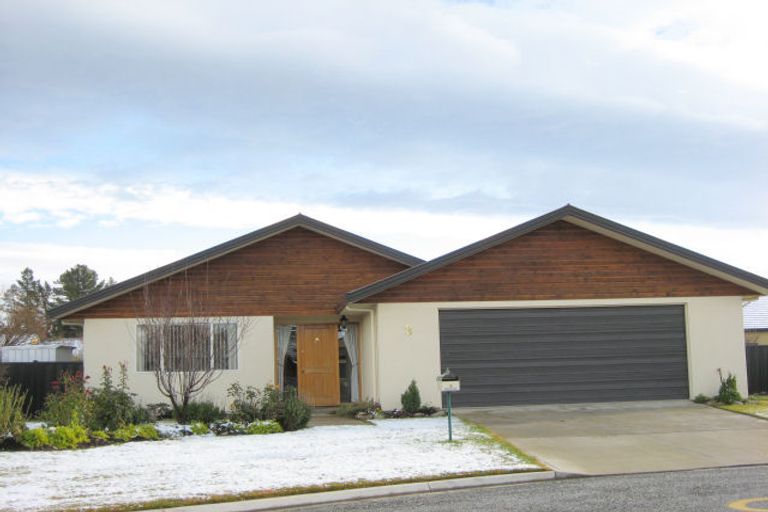 Photo of property in 3 Fir Close, Alexandra, 9320