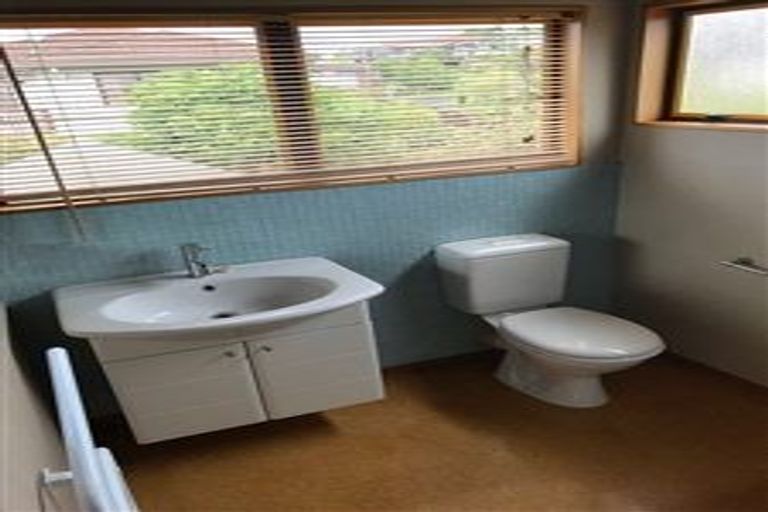 Photo of property in 9 Marina View Drive, West Harbour, Auckland, 0618