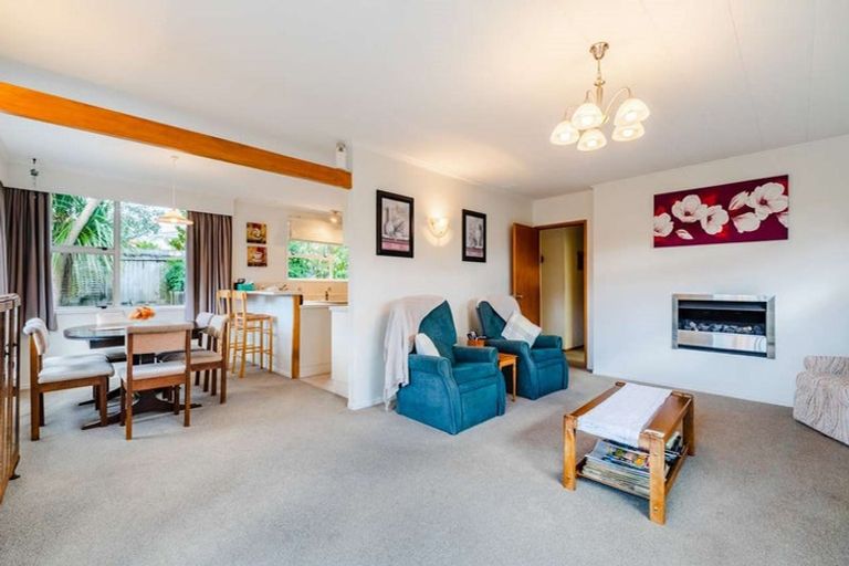 Photo of property in 61 Sheridan Drive, New Lynn, Auckland, 0600