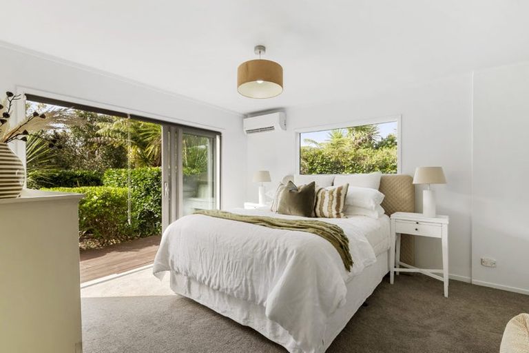 Photo of property in 11 City View Terrace, Birkenhead, Auckland, 0626