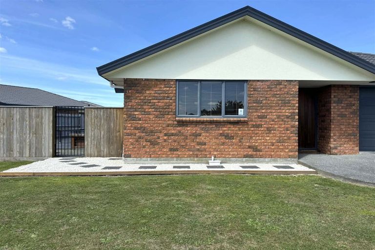 Photo of property in 42 Peter Hall Drive, Kelvin Grove, Palmerston North, 4414