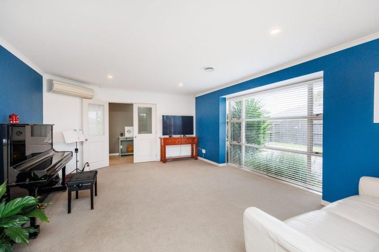 Photo of property in 33 Tennyson Avenue, Kelvin Grove, Palmerston North, 4414
